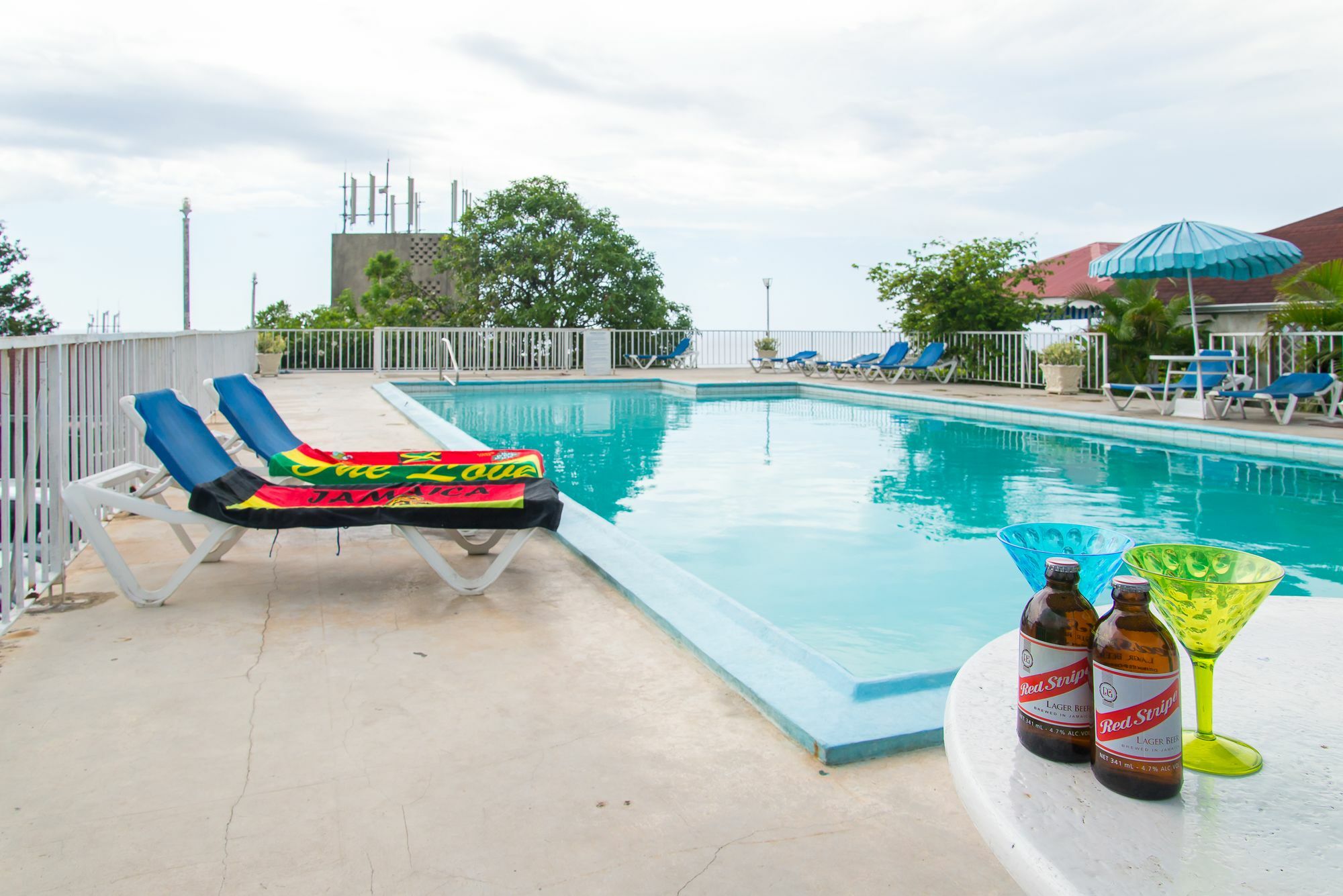 Montego Bay Club Apartments Buitenkant foto