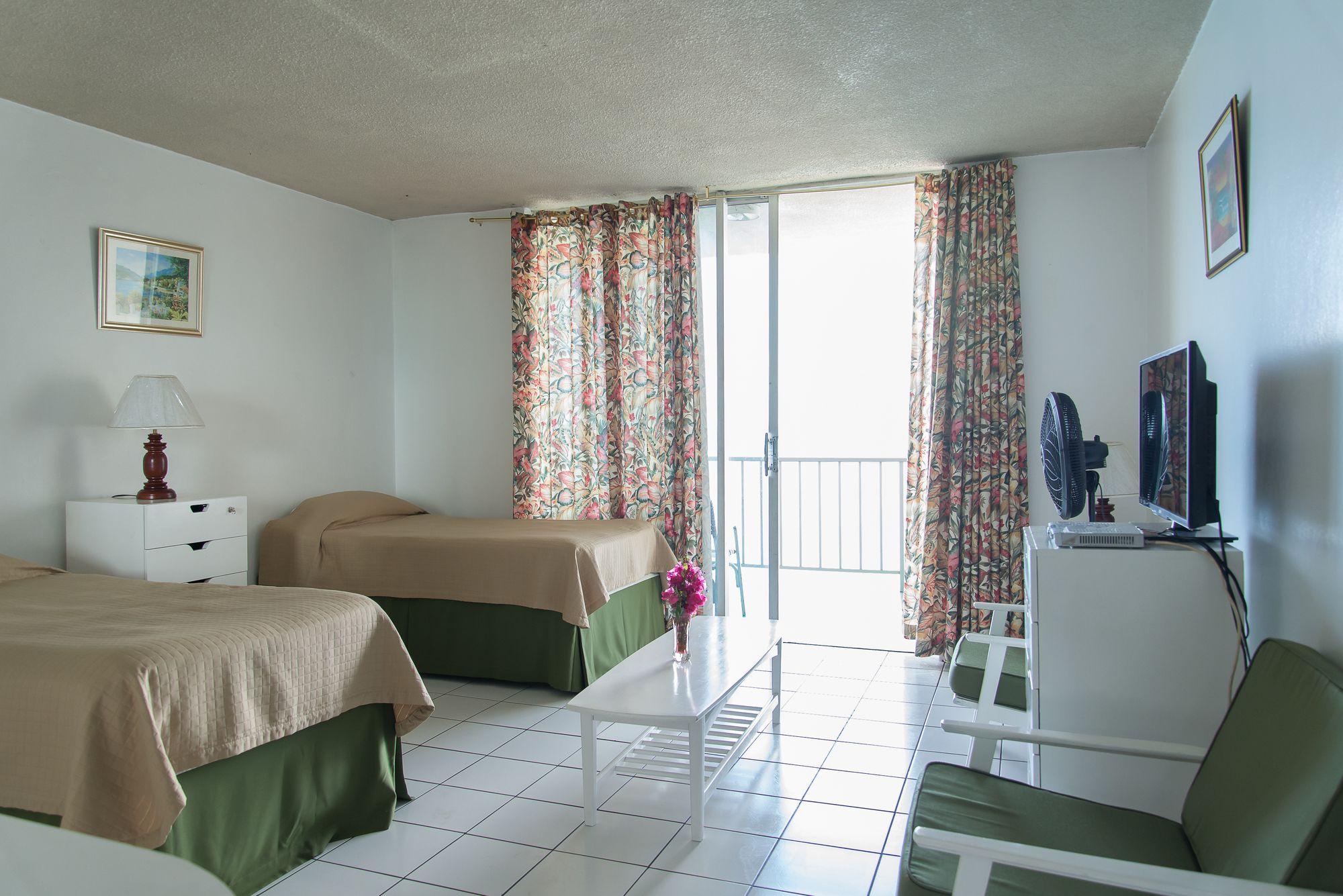 Montego Bay Club Apartments Buitenkant foto